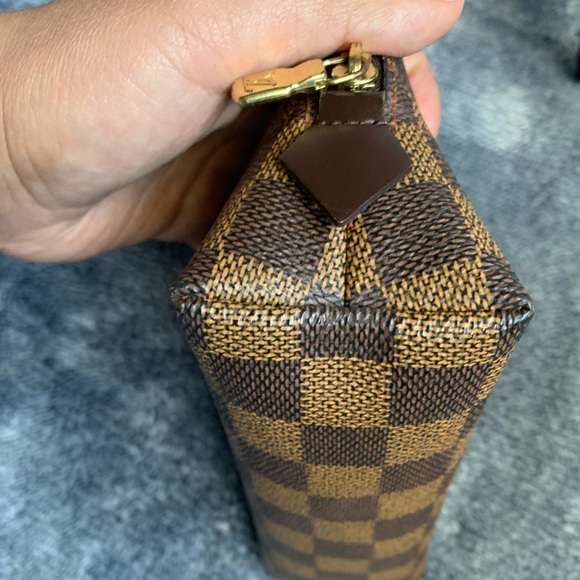 Authentic Louis Vuitton - Picture 3 of 16